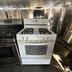 White Frigidaire 4 Burners Gas Stove We Deliver And Install👨🏻‍🔧🚚