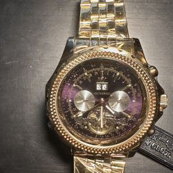 Gold Chronograph Wristwatch . 