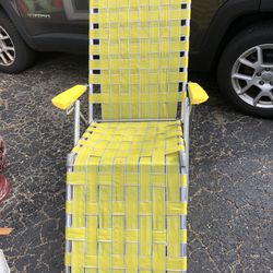 Great Condition Armed Outdoor Lawn Beach Chair 