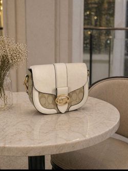 Beautiful Coach mini bag, compact and stylish. Perfect for everyday essentials like phone, keys, and cards. Lightweight, elegant, and easy to carry.