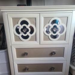 White Dresser With Mirror Pattern