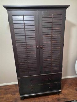 Armoire/Wardrobe