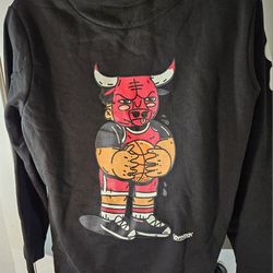 Chicago Bulls hoodie designed by Chicago artist Sentrock. Rare Limited edition. Size L.