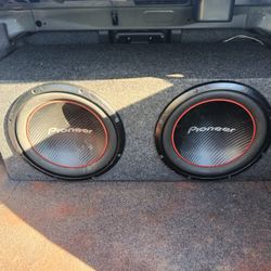 2 Pioneer 12 Box And 1100 Watt Amp