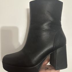 black Chunky heel Boot Woman Size 9.5