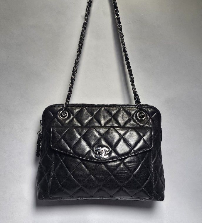 Chanel
Quilted CC Shoulder Bag
