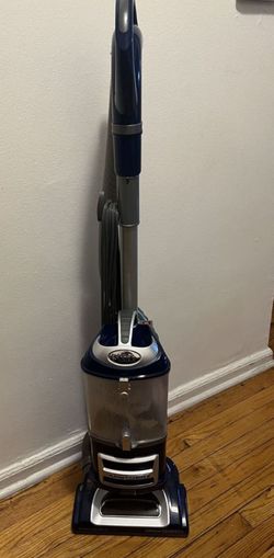 Blue Shark Liftaway Deluxe Vacuum
