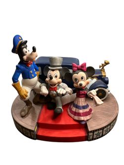 Scarce MICKEY & MINNIE MOUSE 9" Sculpture with Goofy as Chauffeur Limo Driver