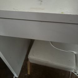 Vanity Desk With Drawer