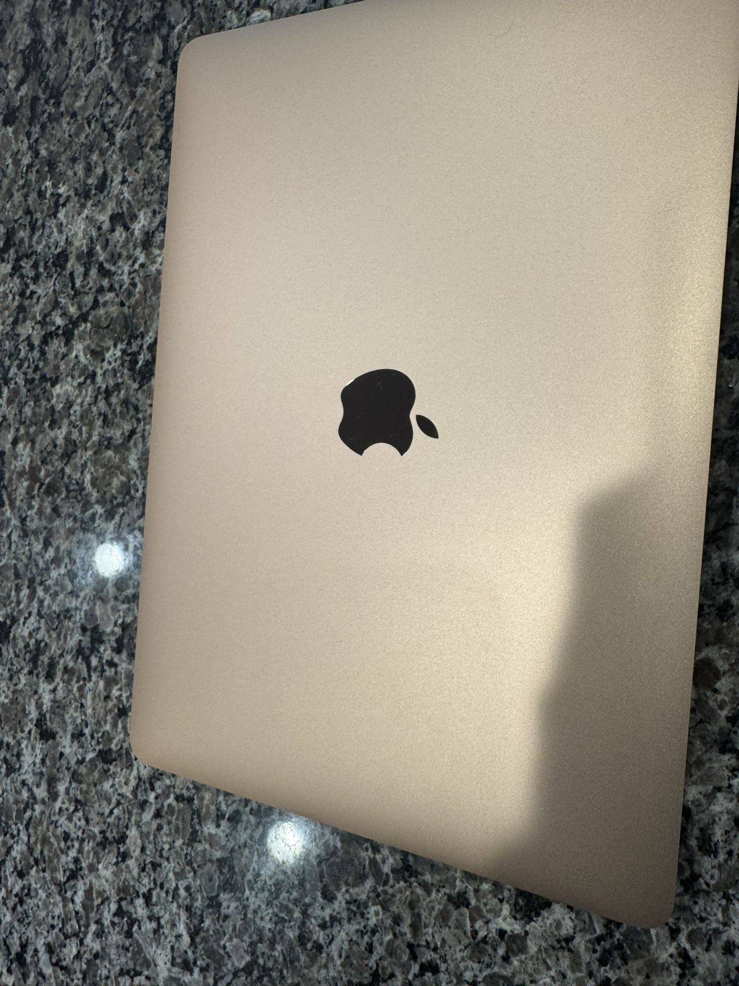 MacBook Air [2018/13”/128MB] – Does Not Turn On – For Parts or Repair