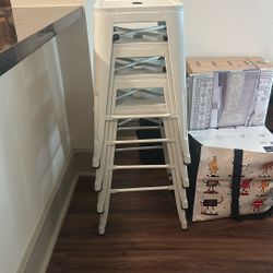 4 Ball Stools 