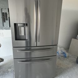 stainless steel samsung fridge like new 