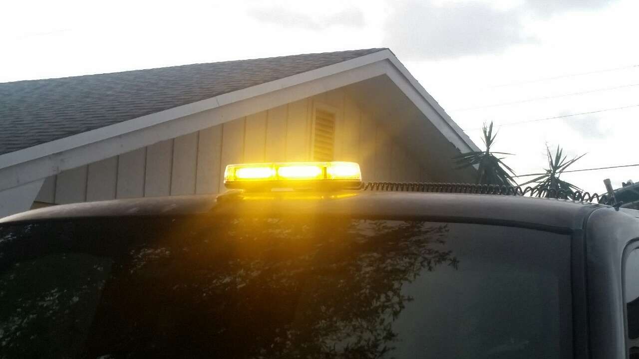 Magnetic roof mount safety strobe light