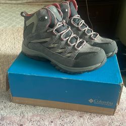 Columbia Women’s Hiking Boot New