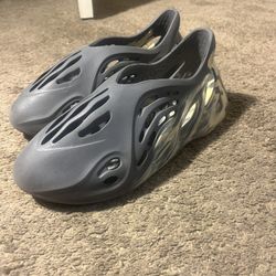 Yeezy Foamrunner SIZE 12