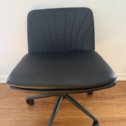 Black Desk Chair/Cris-Cross Chair
