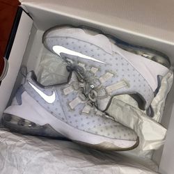 Basketball Shoes Lebrons Size 5.5y