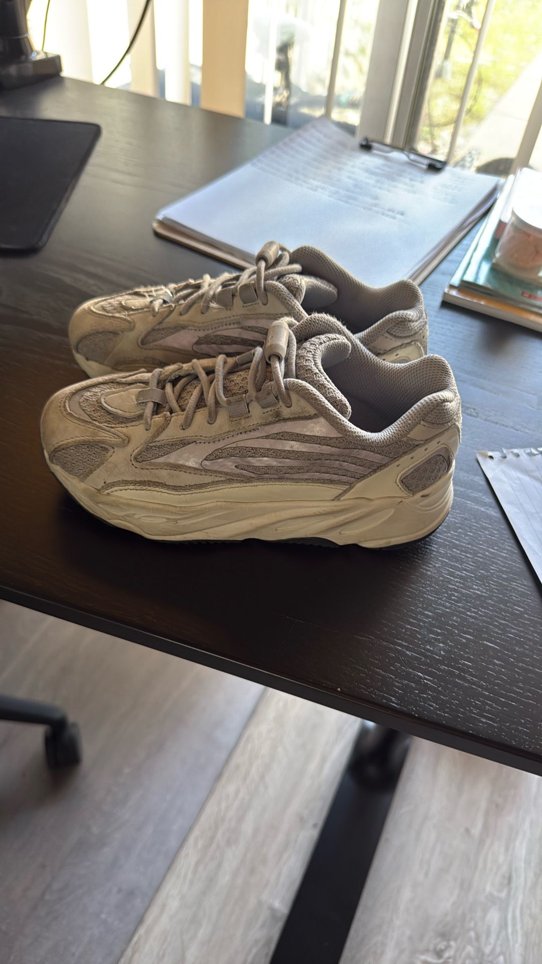 Boys YEEZE Original Sneakers. Size1.5