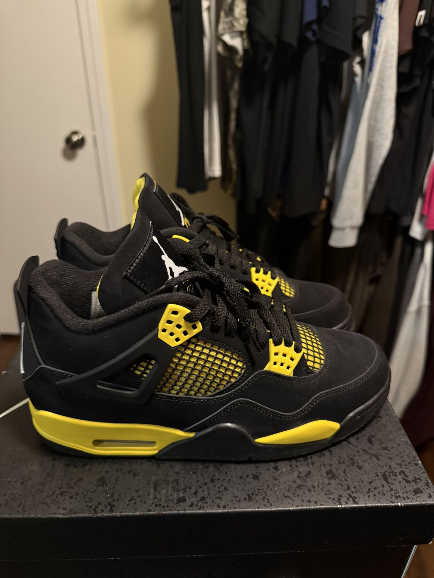Jordan 4 Thunder Size 8.5 VNDS 
