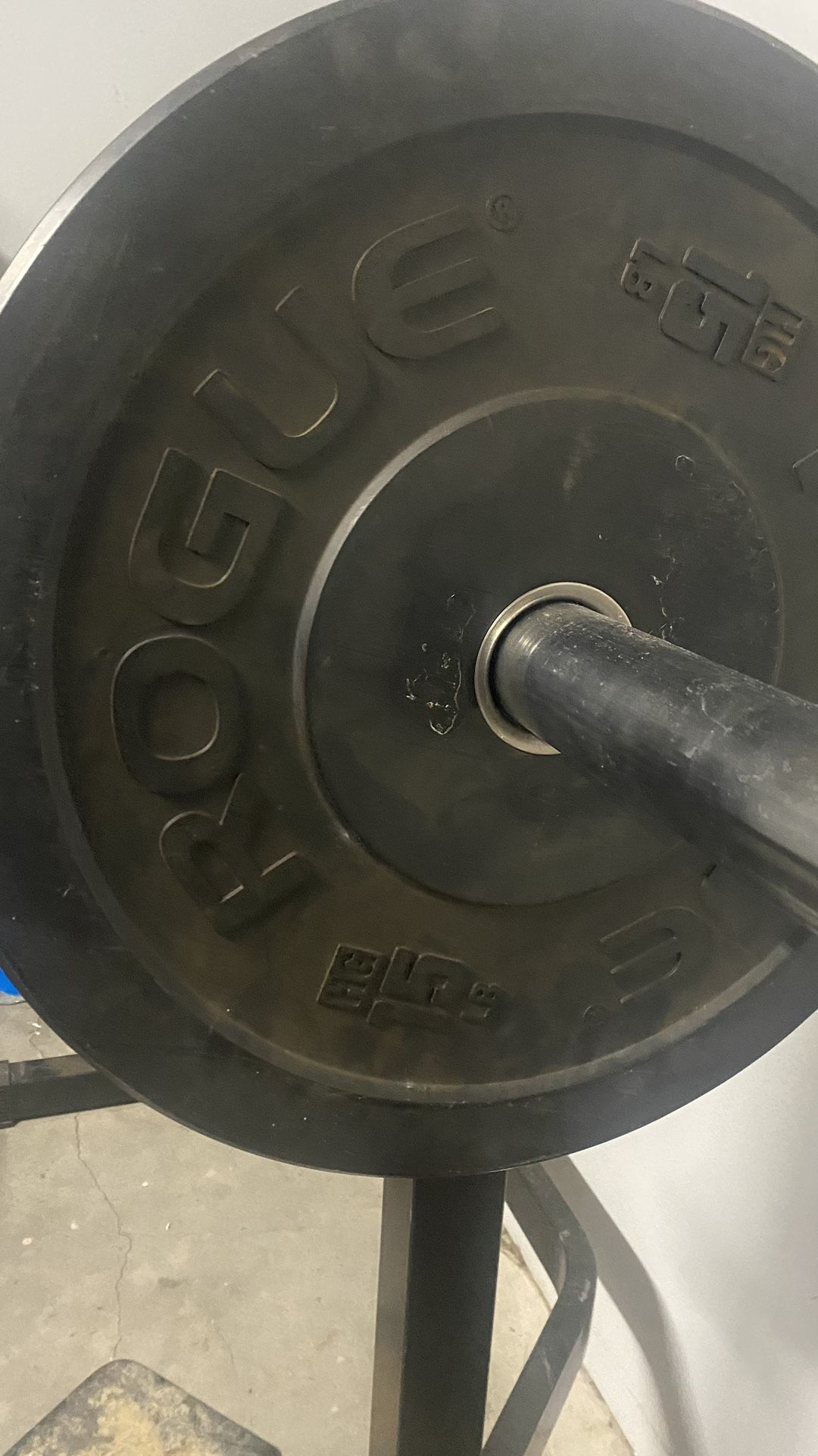 Bench press set with rogue weights for Sale in Lake View Terrace, CA