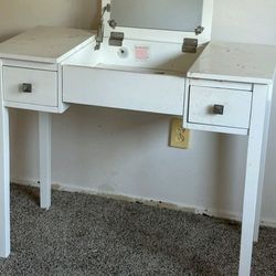 DESK WITH DRAWERS AND MIRROR