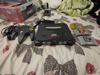 Nintendo 64 Console with Controller and 3 Games