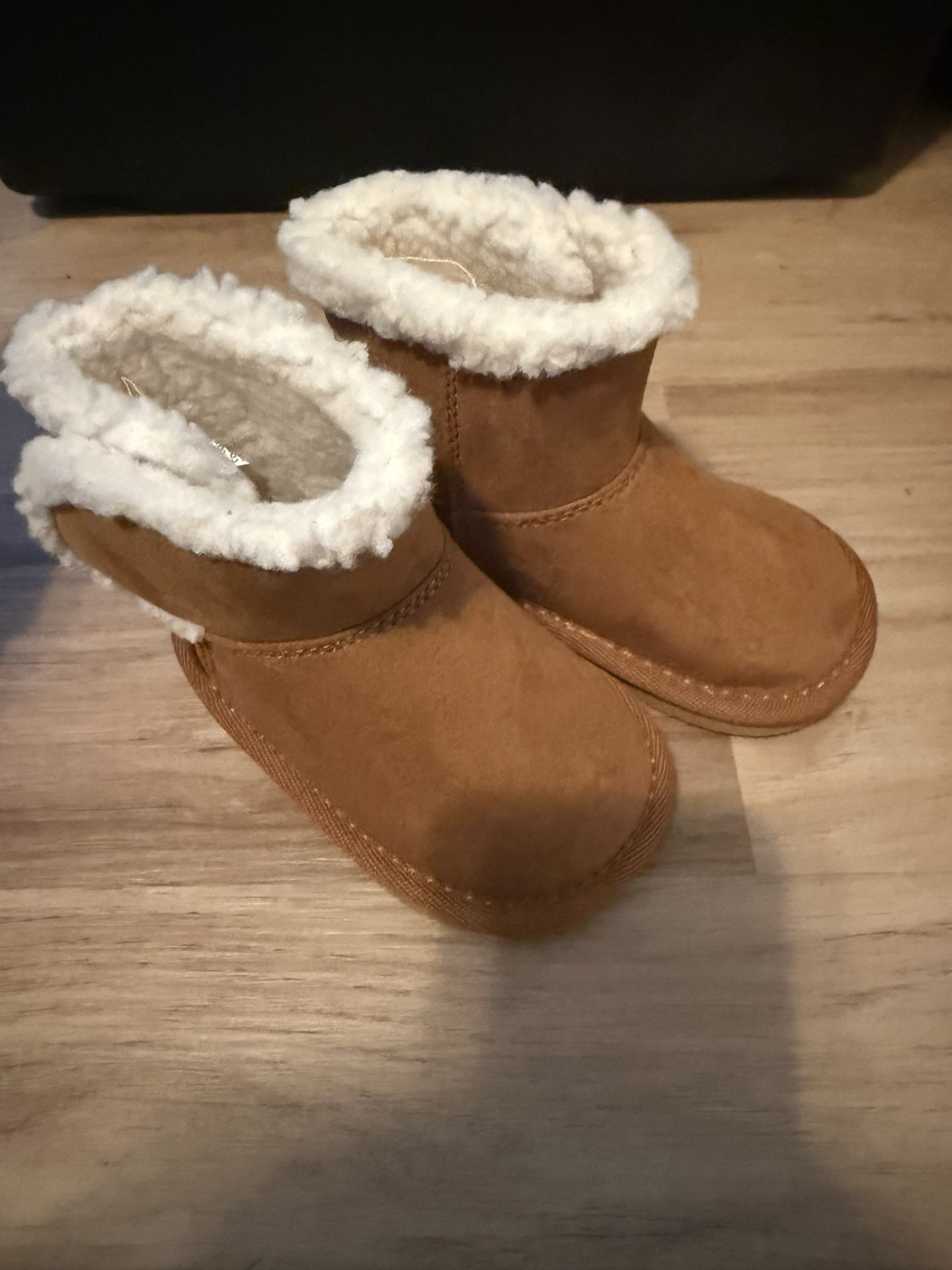 BabyGap Winter UGG-Style Boots β Size 5 β Brand New β $15