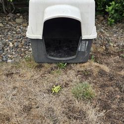 Indoor Outdoor Petmate Dog House