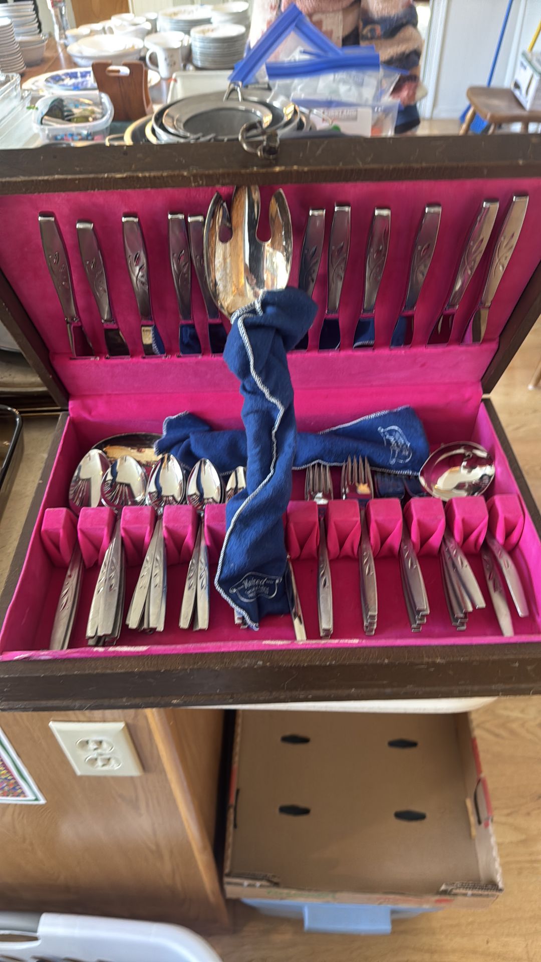 Oneida flatware set in box