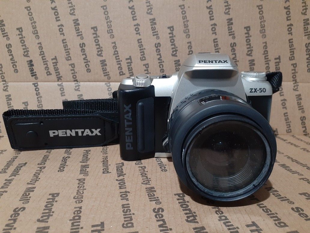 VINTAGE Pentax SLR ZX-50 Camera W/ 1:4-5.6 35-80 mm Lens