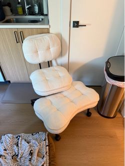 Ergonomic Cross Legged Office Chair