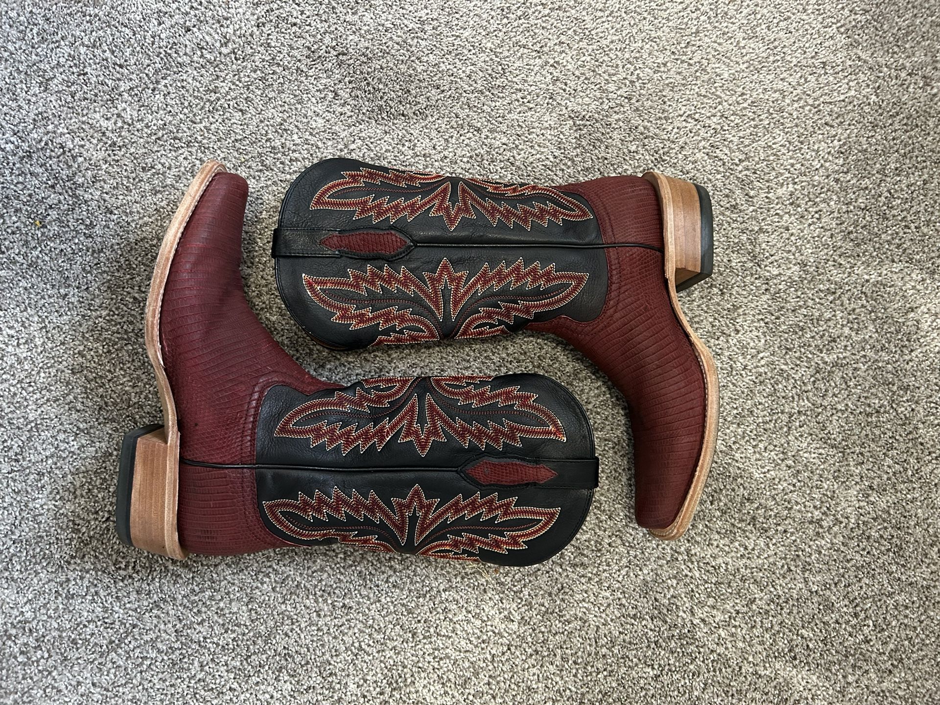 Cowboy Boots  -  ARIAT Lizard 