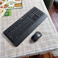 Logitech MK540 Advanced Wireless Keyboard Mouse Combo