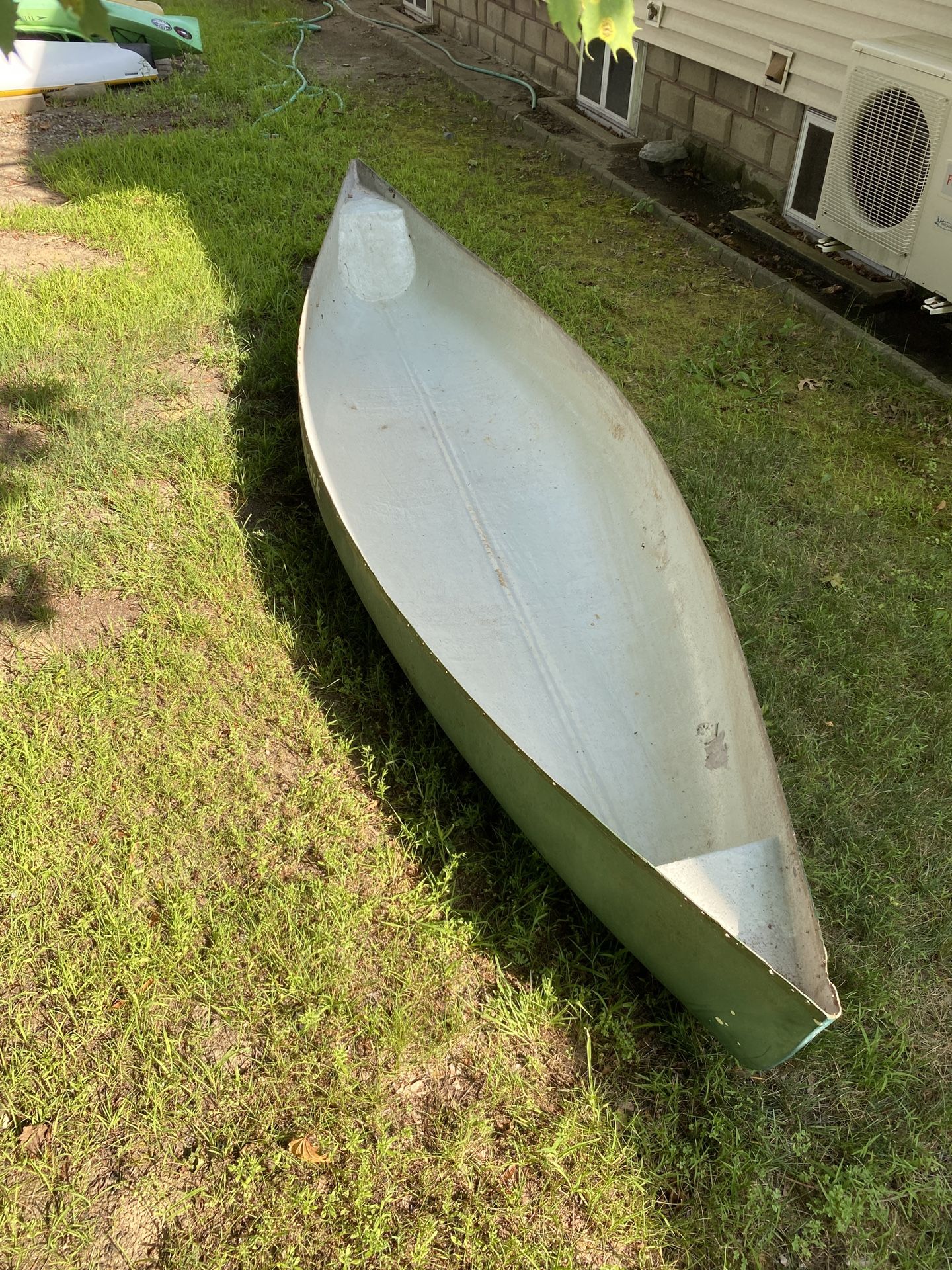 13ft Adirondack fiberglass canoe hull