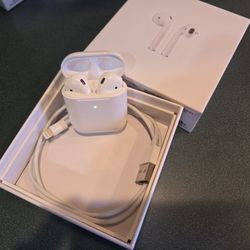 Apple Airpods 2nd Generation w/ Wireless Case, Charger, Box. 