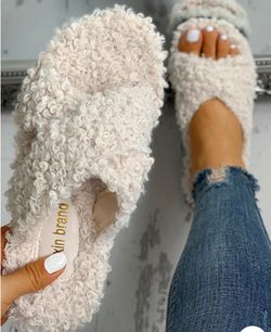 Fluffy sandles