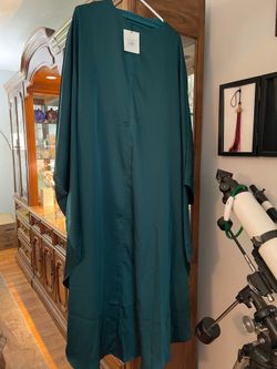 New ZAHRAA Los Angeles Nadine Abaya Kaftan M / Plume - Wrinkled from Storage