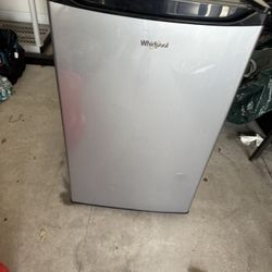 Whirlpool 3.3 Cubic Feet Fridge 