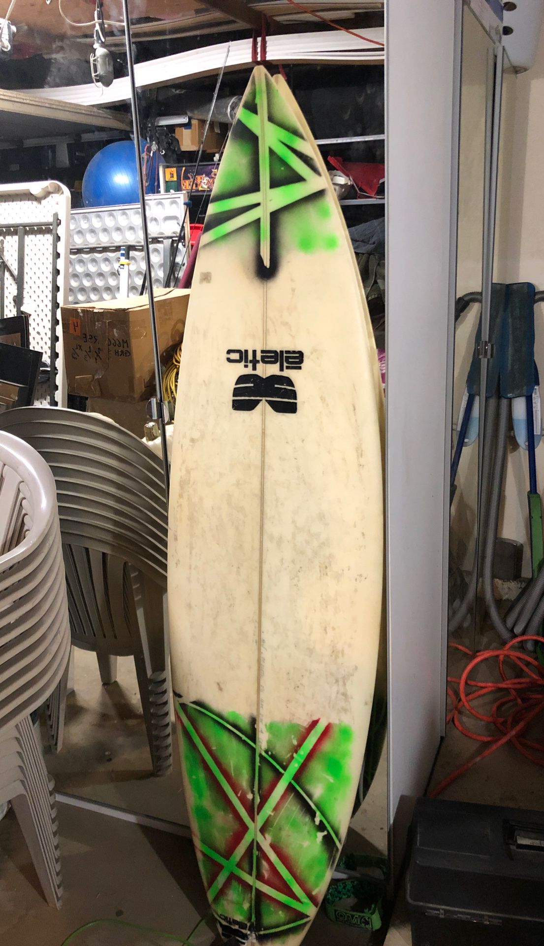 5 foot 11 eletic surfboard