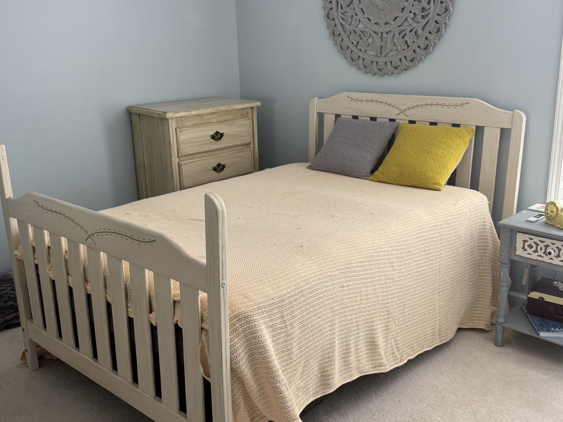Full Size Bed/ Crib