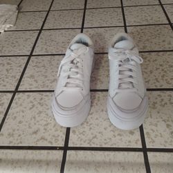 Triple white lift Nike women's size 6