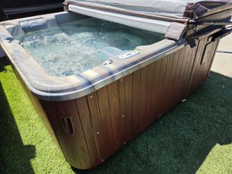Hot tub spa jacuzzi