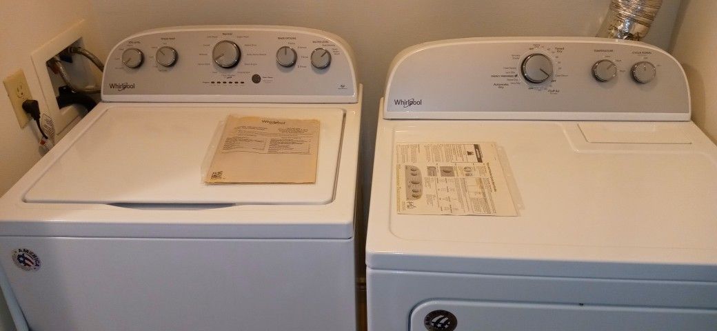 Washer and Dryer set Whirlpool 2 years old