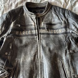 Beautiful distressed leather Harley Davidson riding jacket. XXL