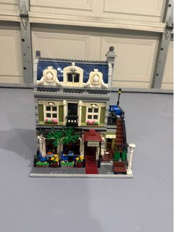 Lego creator expert Parisian restaurant 10234 .Make sure to read the description