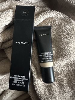 MAC PRO LONGWEAR NOURISHING WATERPROOF FOUNDATION – NW15 (25ML / 0.84FL OZ)