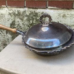 Silver Plated Vintage Chafing Pan / Wood Handle & Lid 11w 19 L  2 1/2 h unmarked