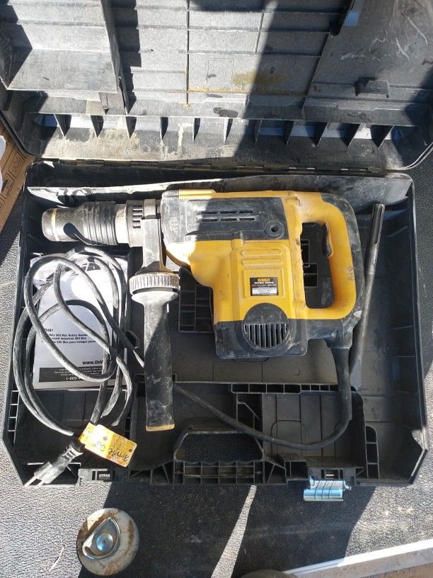 DEWALT Hammer DRILL