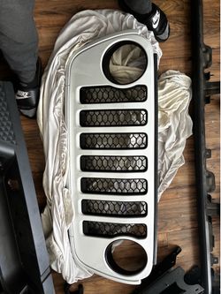 Jeep gladiator grill white