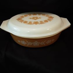 Vintage PYREX Butterfly Gold #045 Oval 21/2 Qrt. Casserole With Lid